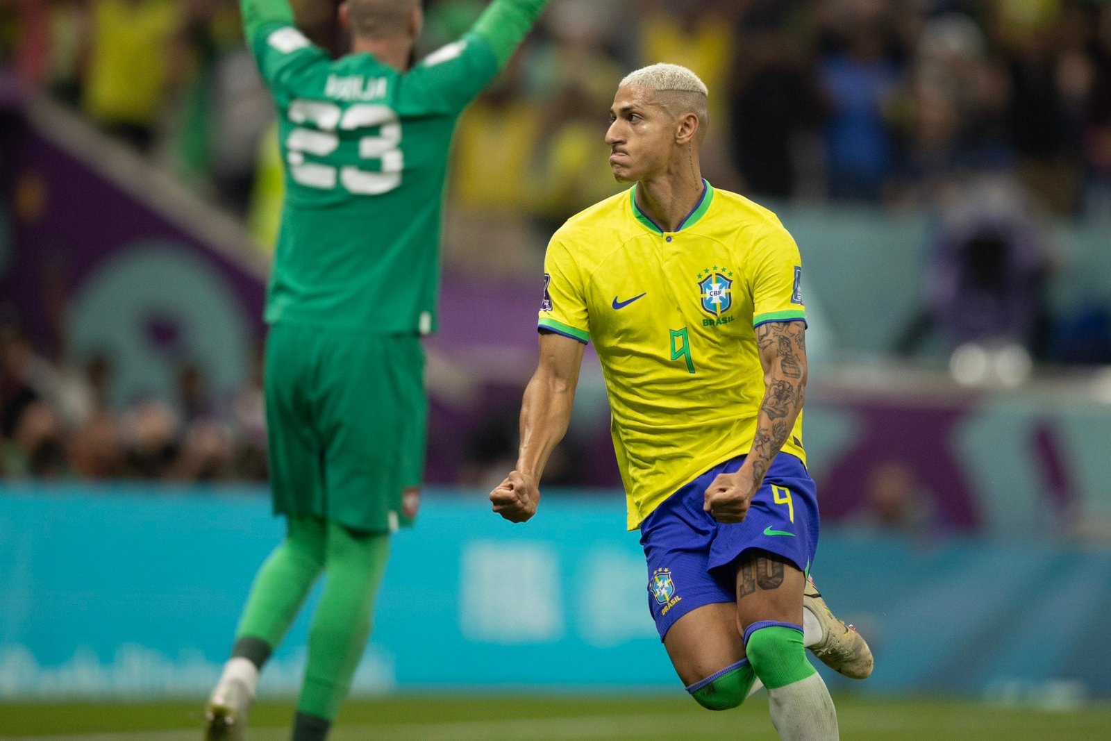 Brasil vence a Sérvia por 2 a 0, passa em primeiro e pegará o