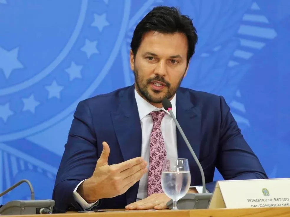 TSE determina bloqueio de contas de ex-ministro de Bolsonaro, Fábio Faria