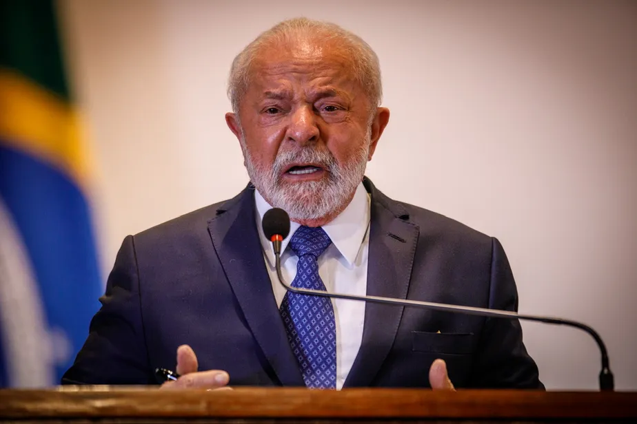 Centrão faz pedido para entrar na base de Lula: dois ministérios, quatro estatais e R$ 10 bilhões em emendas