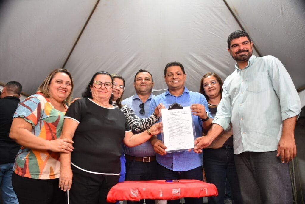 Prefeito Eraldo anuncia pavimentação de mais ruas no bairro Jardins