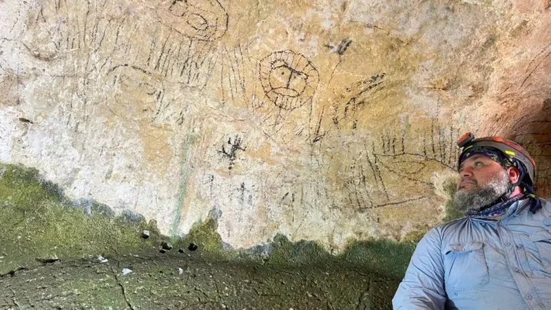 Desenho em caverna que pode ter sido feito há 500 anos intriga pesquisadores