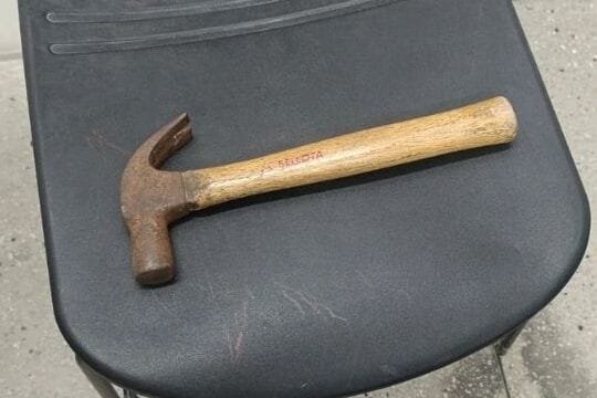 Homem é preso por tentar agredir a mãe com o martelo na grande Natal