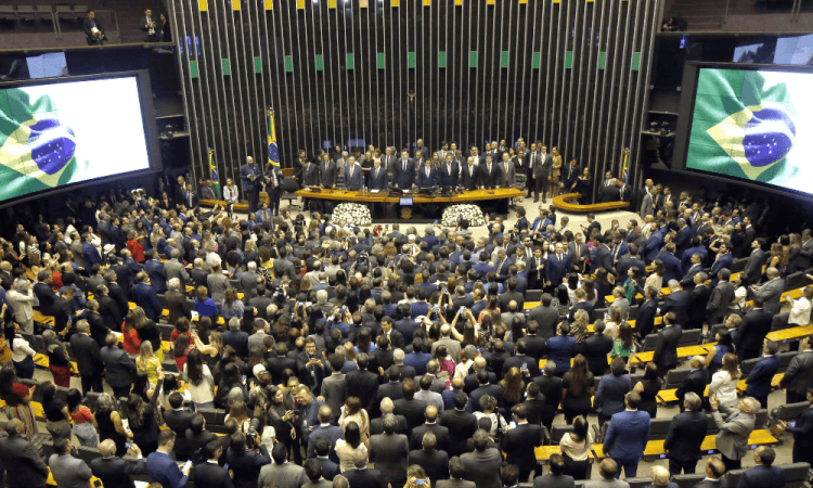 Congresso aprova Orçamento com R$ 53 bilhões em emendas e salário mínimo de R$ 1.412