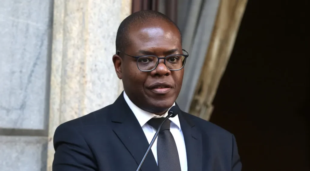 “Regulação das redes sociais é imperativo”, diz ministro dos Direitos Humanos após morte de jovem