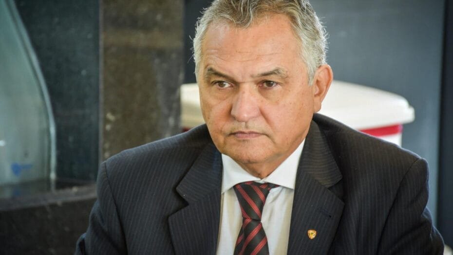 Obrigado a apoiar Paulinho Freire, General Girão desiste de concorrer