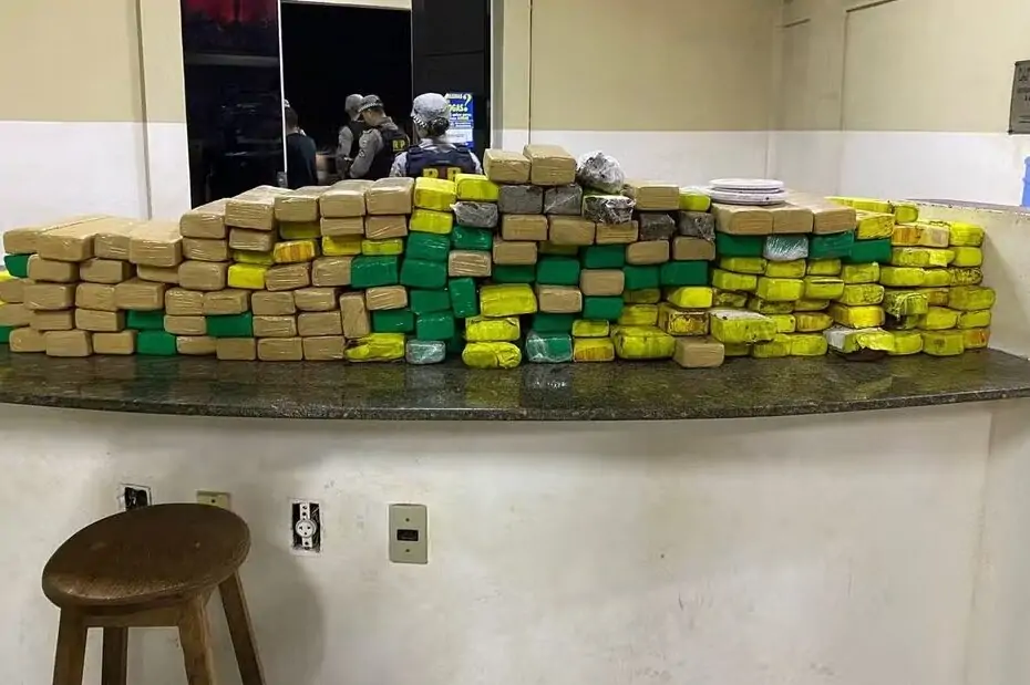 Polícia apreende mais de 150 tabletes de maconha dentro de casa na Zona Norte de Natal