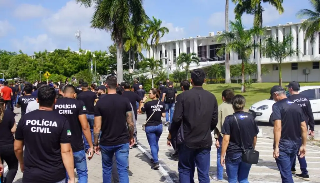 Policiais civis fazem protesto na Governadoria