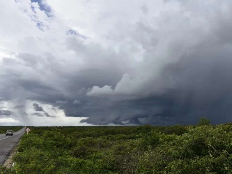 Chuvas intensas devem continuar em Natal; capital acumulou mais de 58 mm nas últimas 12 horas, aponta Emparn