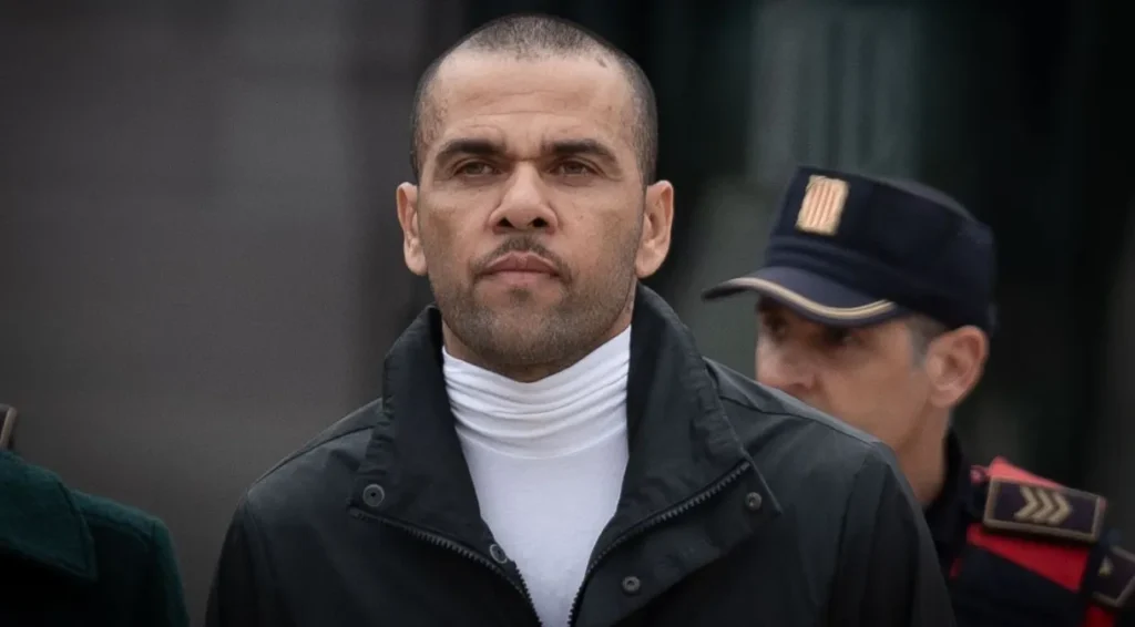 Daniel Alves usa as redes sociais para negar ter dado entrevista a jornal espanhol