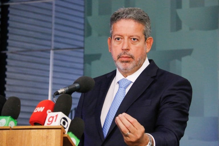 PL do aborto será debatido por comissão no segundo semestre, afirma Lira