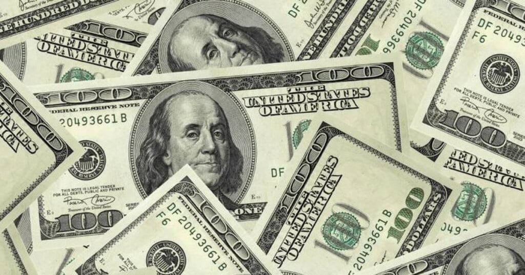 Dólar encerra o dia em R$ 5,65 nesta segunda-feira