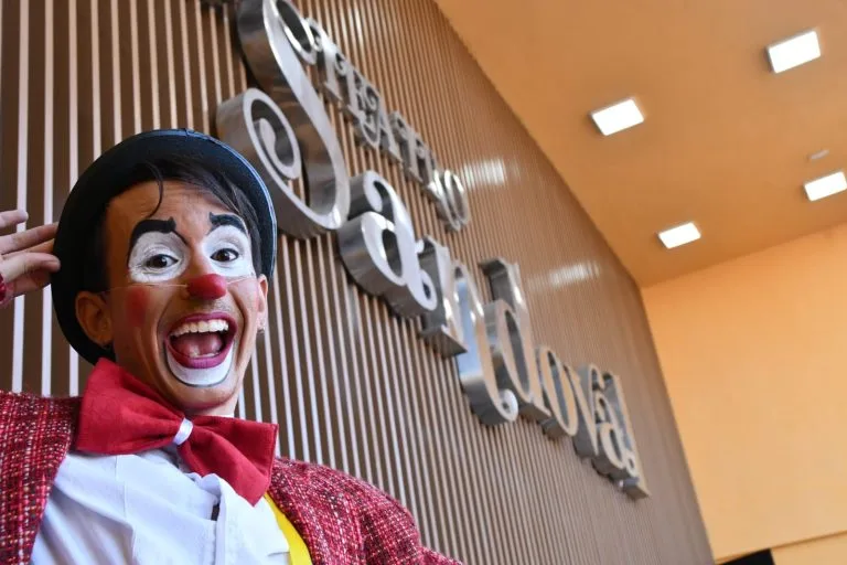 Teatro Sandoval Wanderley é entregue à população após completa restauração