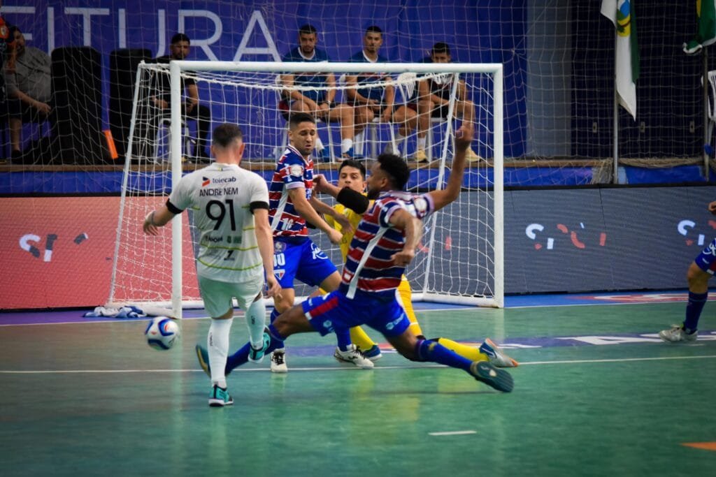Apodi empata em 3 a 3 com o Fortaleza na ida da final do Brasileirão de futsal