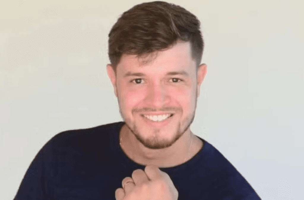 Cantor morre após bater moto e ser atropelado na Grande Natal