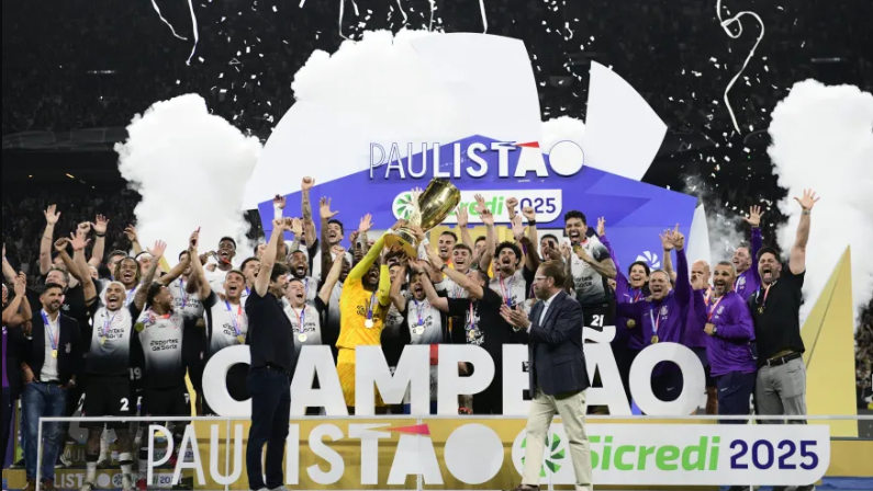 Nas mãos de Hugo Souza, Corinthians bate Palmeiras e é campeão paulista