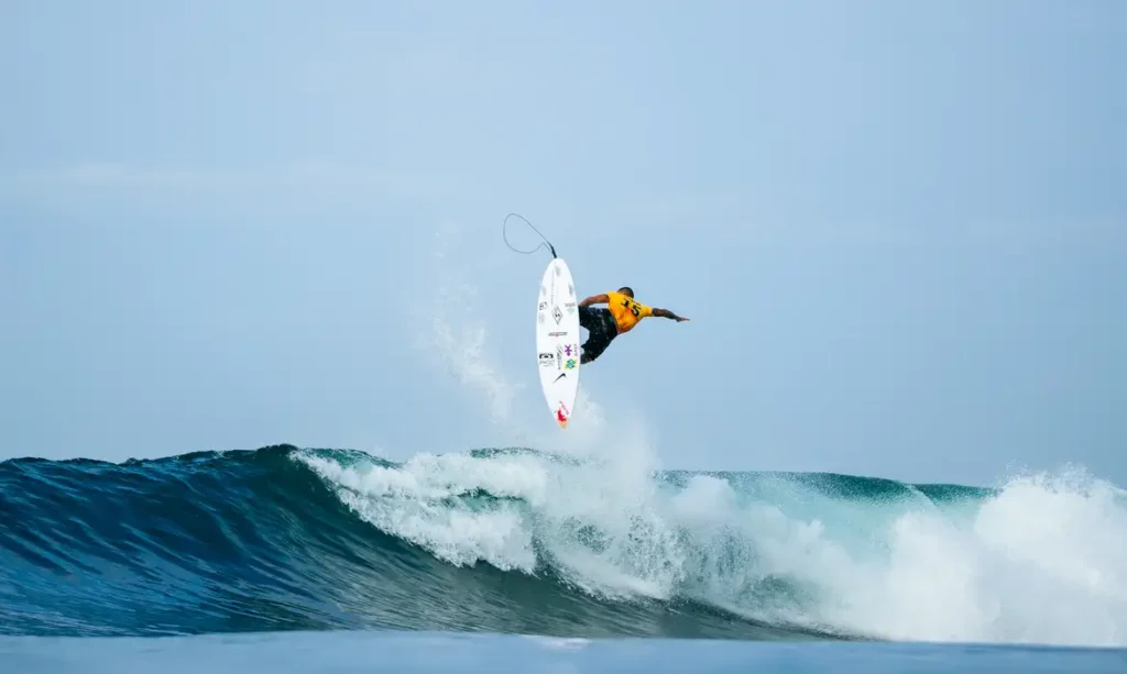 Ítalo Ferreira e mais cinco brasileiros vão para a 3ª fase do Mundial de Surfe em El Salvador