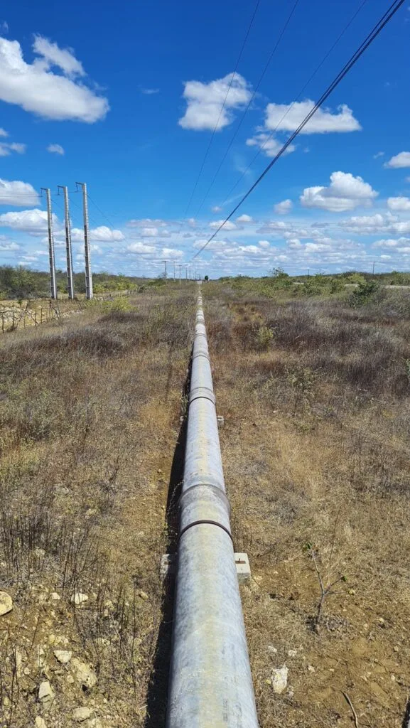 Caern retoma abastecimento após reparo em adutora atingida por carreta em Mossoró