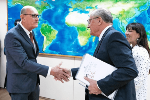 Presidente da Fiern elogia Natália e aponta otimismo na solução do tarifaço