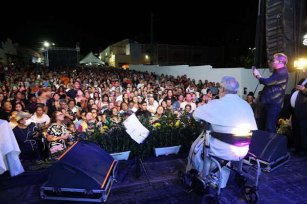 Festa de São Miguel Arcanjo reúne multidão para noite de fé e devoção em Extremoz