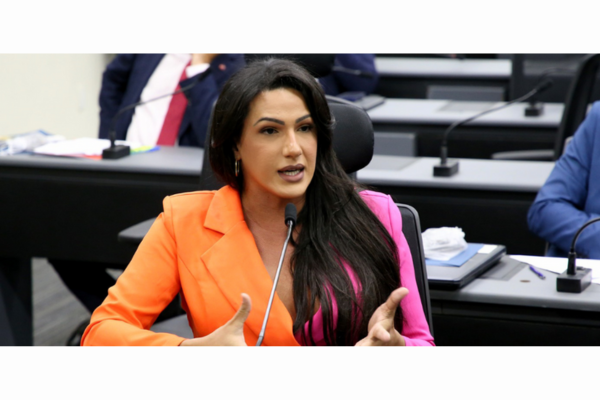 Thabatta confirma conversa com PV para ser candidata a deputada federal