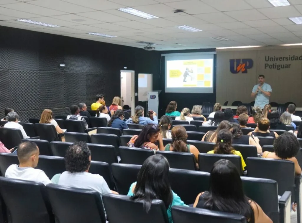 Profissionais de saúde de Natal discutem estratégias de prevenção ao suicídio em oficina