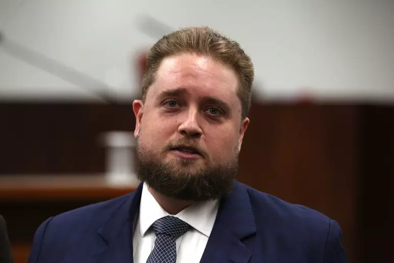 Após 8 h de voto de Fux, advogado de Heleno diz nas redes que quer jantar