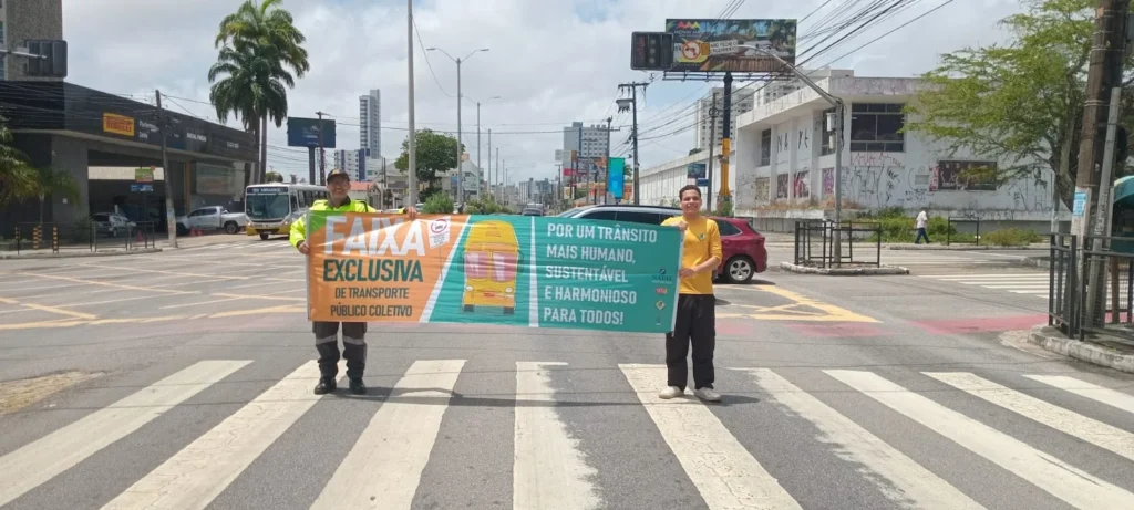 STTU realiza ações educativas sobre faixa exclusiva de transporte e segurança viária