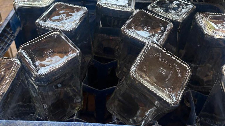 Facebook exclui grupo que vendia garrafas usadas para falsificadores de bebida após ação da AGU