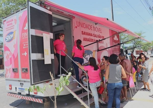 Unidade móvel de mamografia realiza atendimentos gratuitos no bairro de Tirol