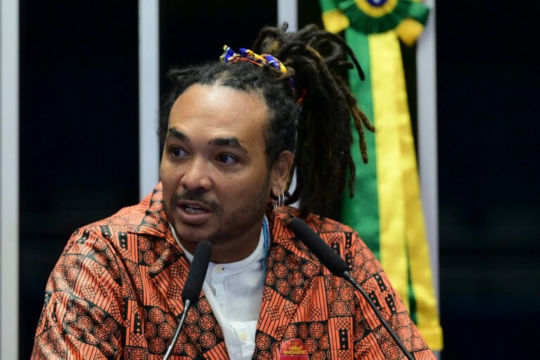 Professor e antropólogo negro do RN é homenageado no Senado com a comenda Abdias do Nascimento