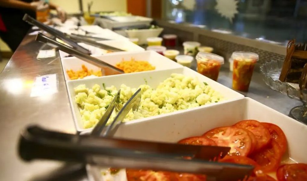 Lula assina decreto que muda regras do vale-alimentação e refeição