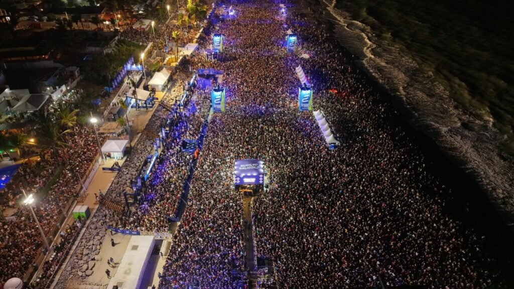 Natal em Natal reúne cerca de 100 mil pessoas na Orla de Ponta Negra