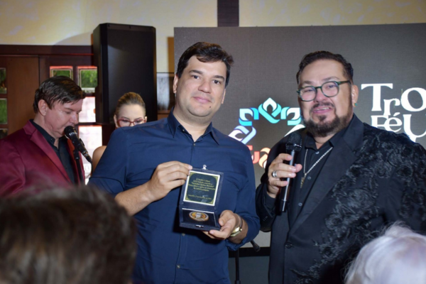 Premiere por Toinho Silveira