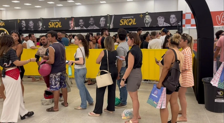 Entrega dos abadás para o Carnatal movimenta Centro de Convenções