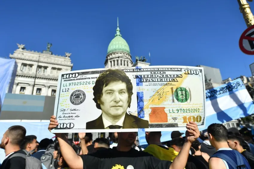 Com ajuste fiscal, Argentina de Milei melhora percepção externa