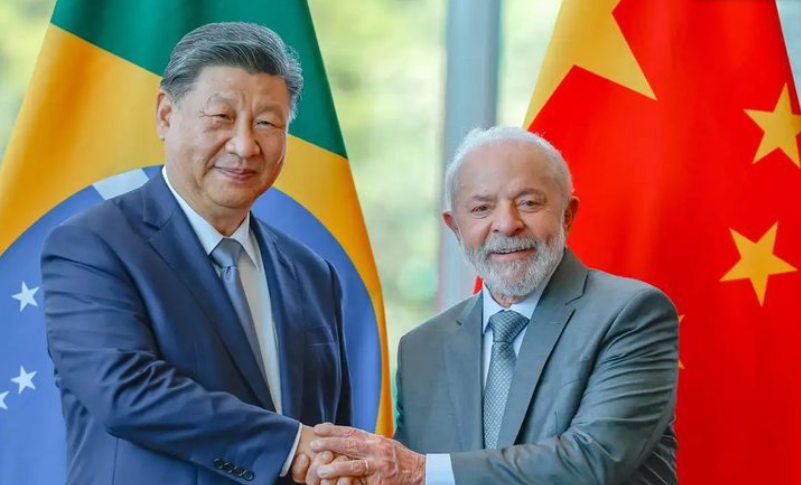 Lula e Xi Jinping discutem cooperação bilateral e cenário global em conversa telefônica