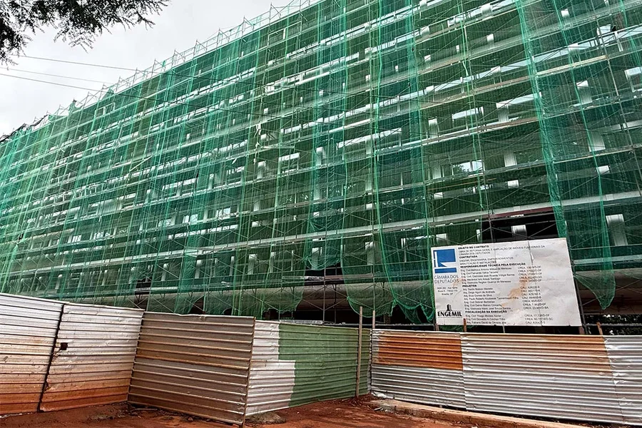 Câmara gasta R$ 100 milhões em reforma de imóveis para “poupar” R$ 5 milhões por ano