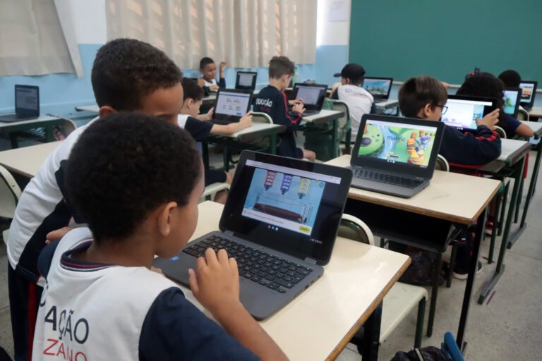 70% das escolas públicas têm conectividade adequada