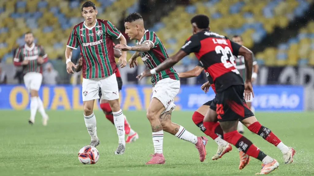 Carioca: Fluminense vence clássico da chuva e afunda ainda mais o Flamengo