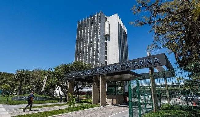 Justiça de SC suspende lei que proibia cotas em universidades estaduais