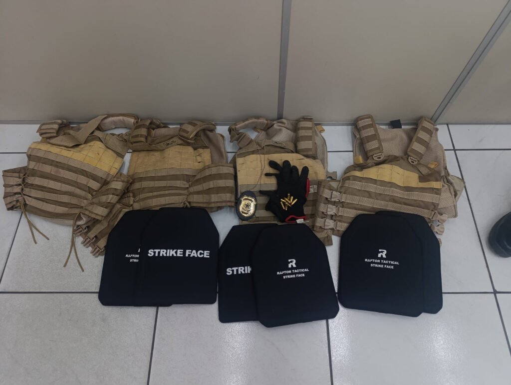 Coletes balísticos, munições e identificações falsas são apreendidos em patrulhamento na cidade de Mossoró