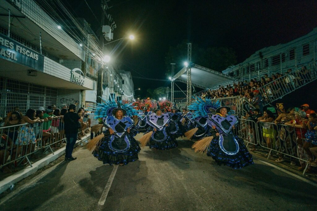 Desfiles de Carnaval das escolas de samba começam na Ribeira