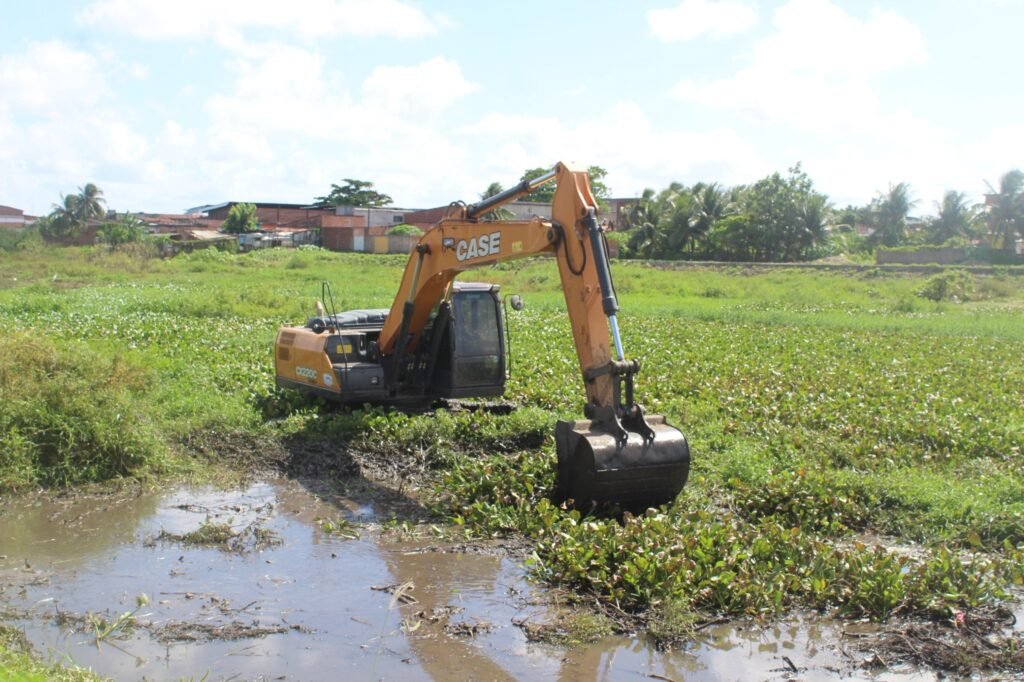 Limpeza de lagoas de captação remove mais de 400 toneladas de resíduos em Natal