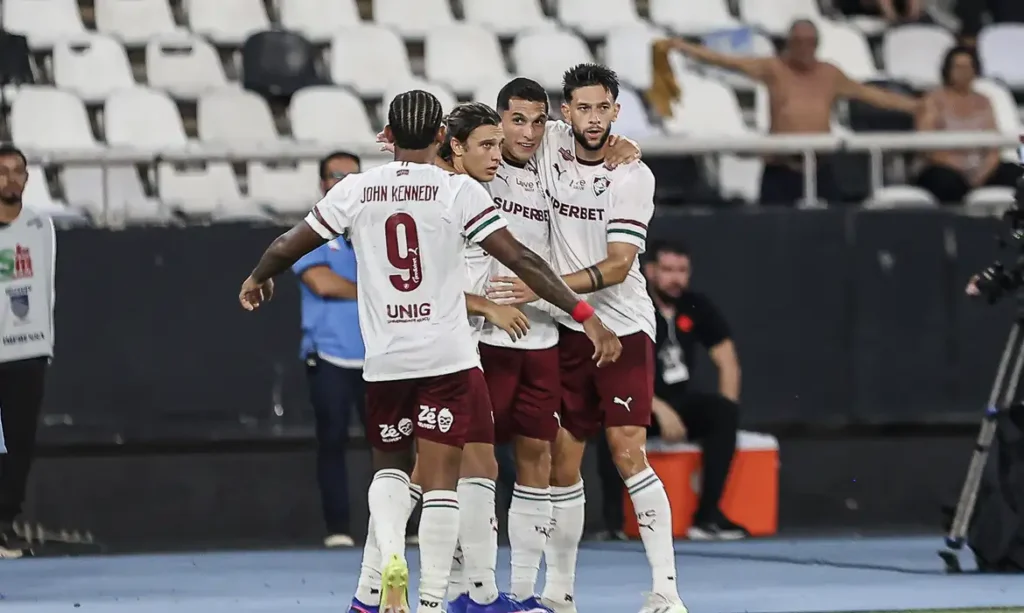 Fluminense derrota Vasco e sai em vantagem por vaga na final do Carioca