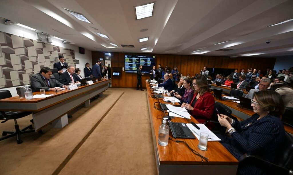 Senadores cobram CVM por suposta omissão no caso do Banco Master