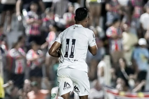 Wallyson marca o centésimo gol