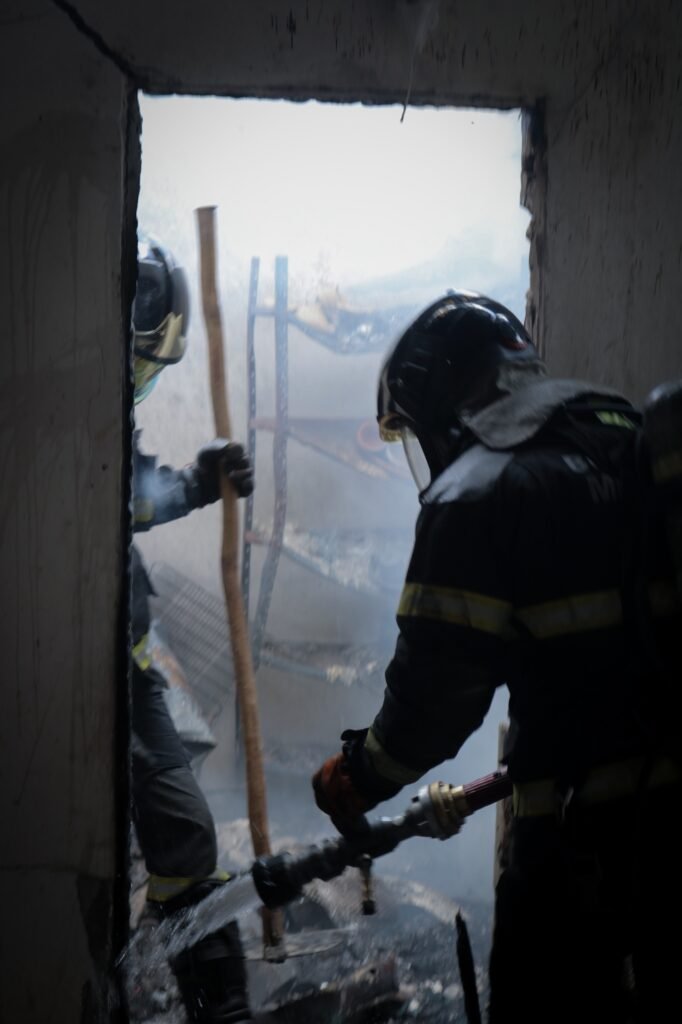 Bombeiros combatem três incêndios residenciais na Grande Natal