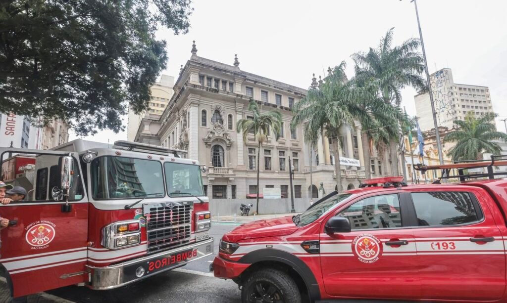 Incêndio atinge prédio da Faculdade de Direito da USP em São Paulo