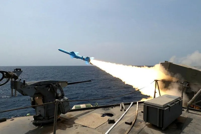 Irã realiza exercícios militares no Estreito de Ormuz, diz agência