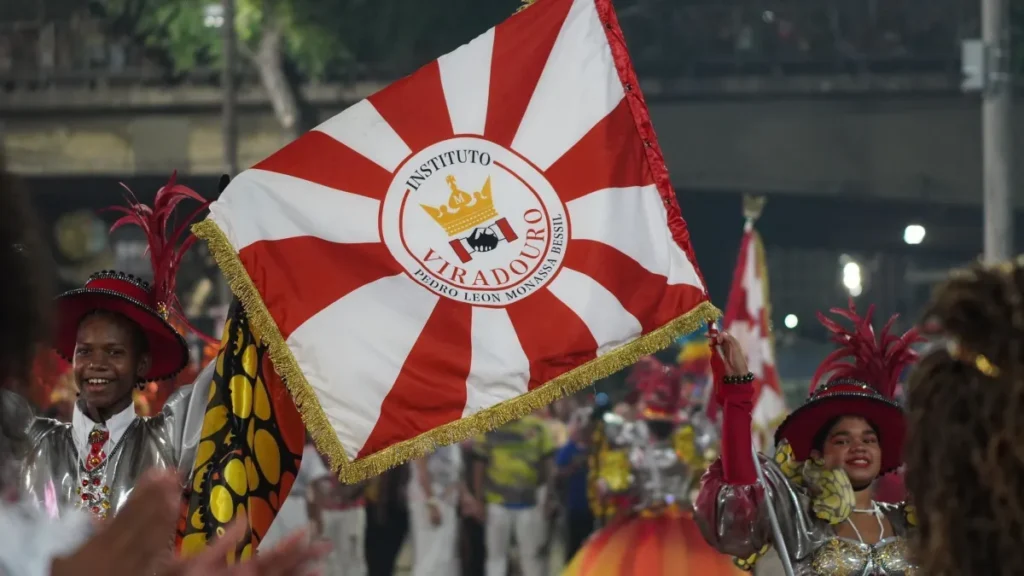 Unidos do Viradouro é campeã do Grupo Especial do RJ